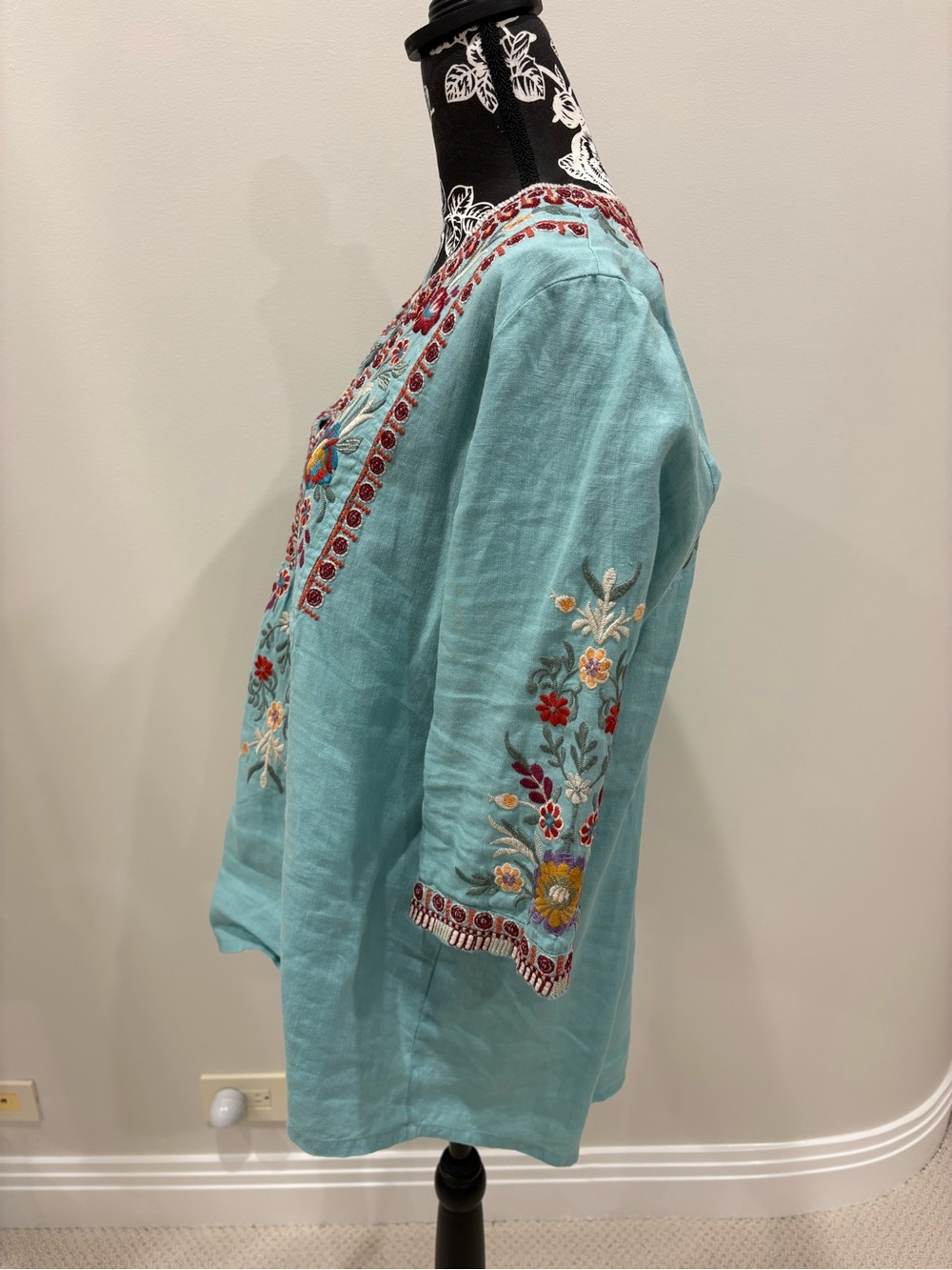 Johnny Was blue embroidered linen top size medium. Excellent condition! - Picture 2 of 7